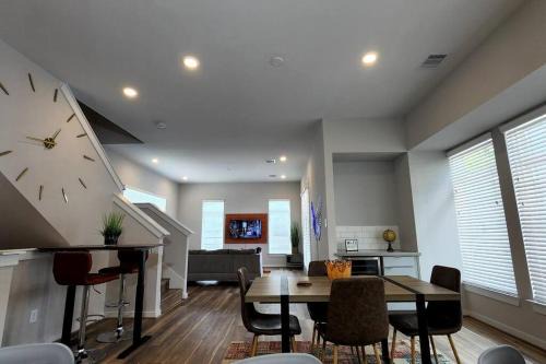Houston Apartamento | Galleria Exquisite Three Story Home Brand New Development