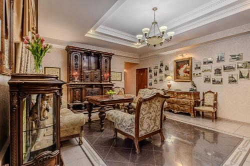 Shevchenkivs'kyi District Hotel | Gallery Hotel Gintama Apgrade