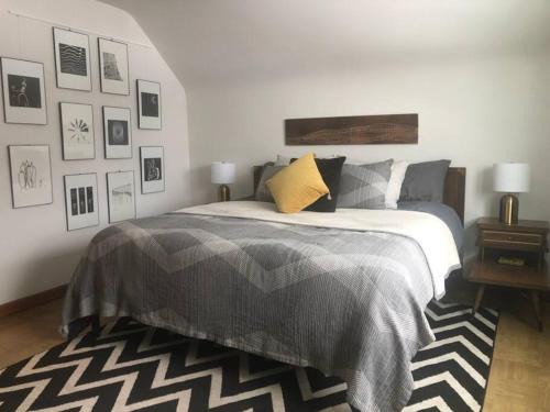 Oak Park Apartamento | Gallery Loft of Oak Park #1 Top Host in IL