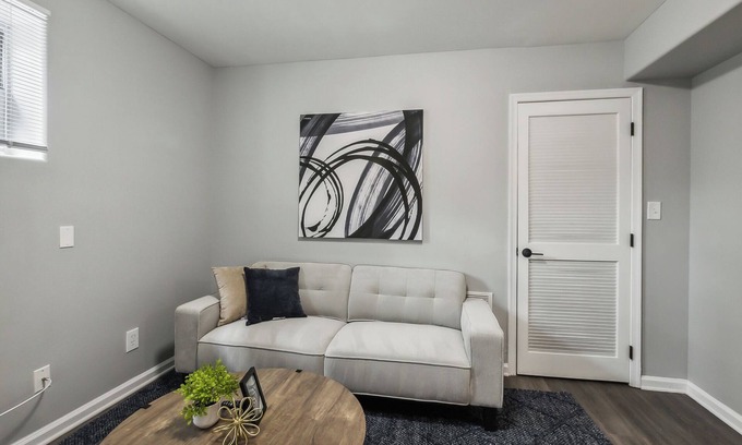 New Castle Apartamento | Galloway 113 I Spacious Garden Style Retreat