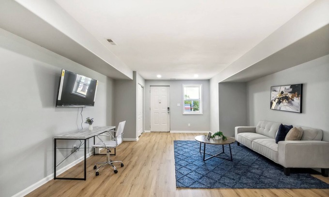New Castle Apartamento | Galloway 118 I Spacious Garden Style Retreat