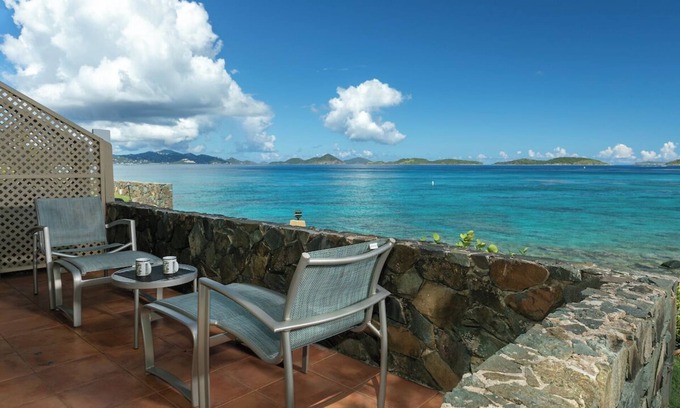 Great Cruz Bay Condominio | Gallows Point 15B, Oceanfront Elegance, 5-Star Amenities