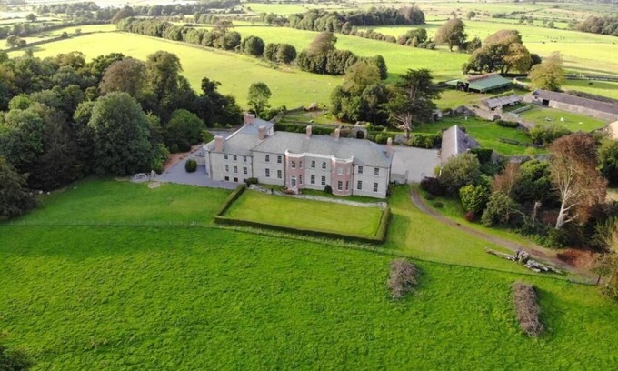 Tuam Casa | Galway's CastleHacket House Friar Room