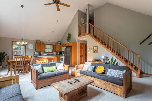 Albrightsville Casa | Game Area Open Concept 4 BDR
