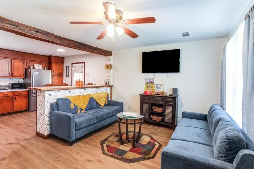 Oxford Casa | Game Day Getaway! Home with Yard, 4 Mi to Ole Miss