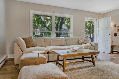 Park Forest Village Casa | Game Day Haven With Bar & Deck