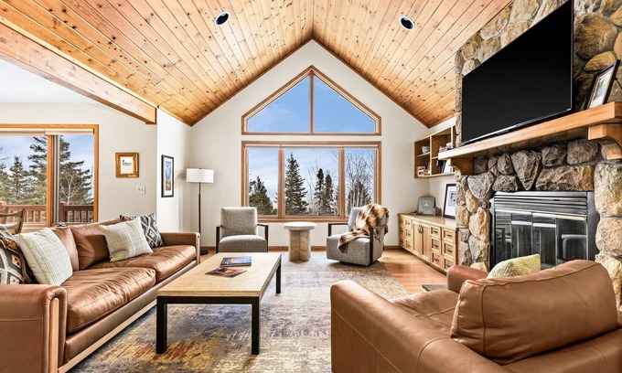 Tofte Cabina | Game Garage Close to Hiking Family-Friendly Views