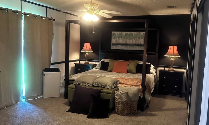 Wills Point Casa | Game hs w 3br 2.5ba, over acre,1 mi from Tawakoni St Park,walk to lake!