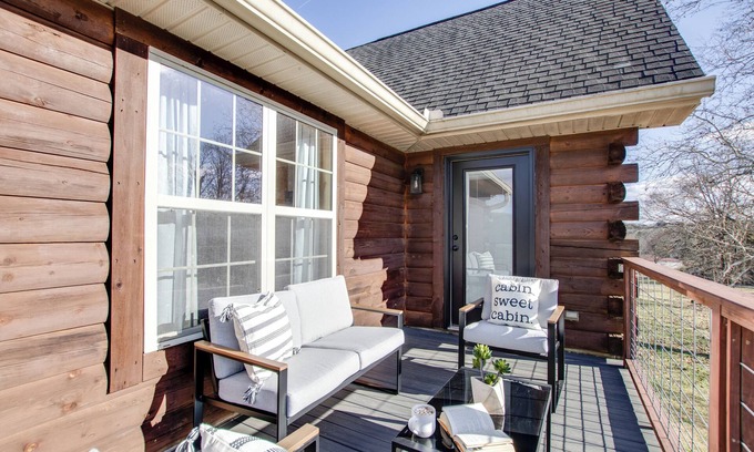 Mount Juliet Cabina | WiFi, SmartTVs, Kitchen Essentials, Pool Table & Near Nashville/BNA