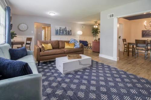 Savannah Casa | Game Room - 100 inch projector - By Marsh
