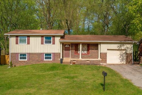McMurray Casa | Game Room and Bunks Sleeps 12 Near Downtown
