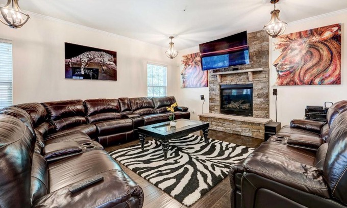 Washington Casa | Game Room and Gym Downtown DC Home!