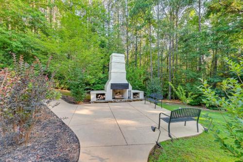 Denver Casa | Game Room and Patio Luxe Retreat Near Lake Norman!