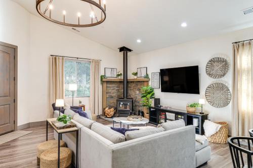 Mono Vista Casa | Game Room and Patio Picturesque Home in Sonora