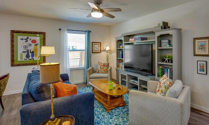 Gun Barrel City Casa | Game Room and Walk to Beach Gun Barrel City Gem!