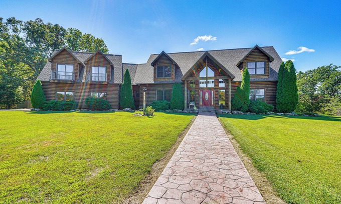 Climax Springs Cabina | Game Room, Deck & Yard: Lake of the Ozarks Retreat