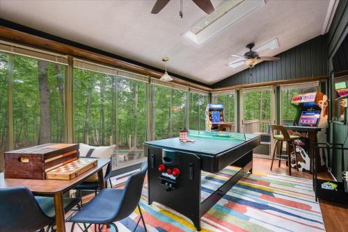 Massanutten Casa | Game Room Hot Tub Mins to Slopes Fire Pit
