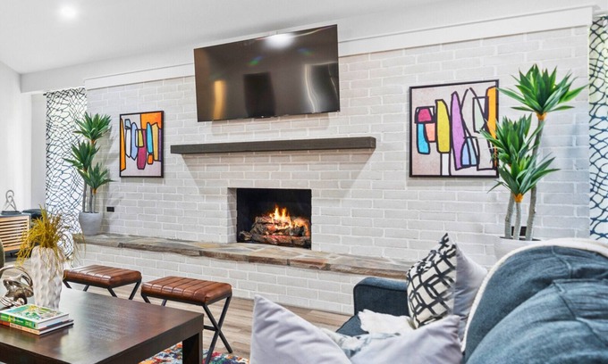 Piney Casa | Game Room | Karaoke | Lakefront | Sleeps 15