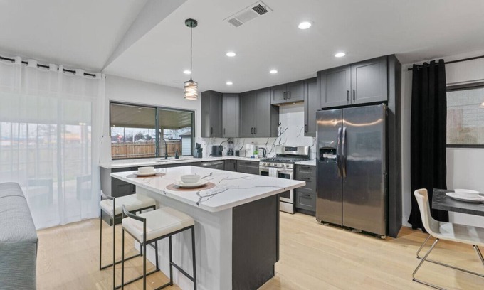 MLK Apartamento | Game Room - Lux Spacious Home