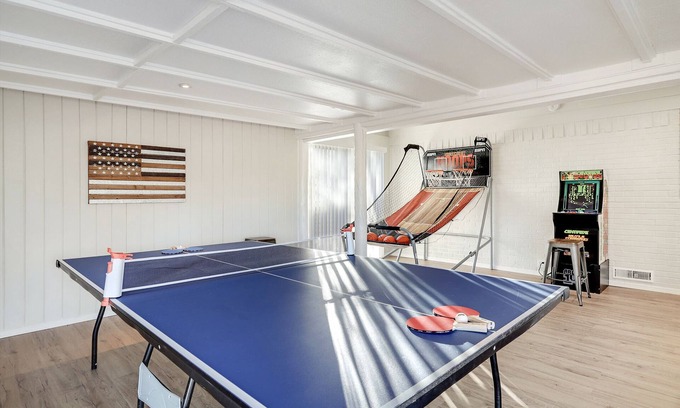 Paradise Hills Civic Casa | Game Room - Mountain Views - King Bed - near Golf Course - Intel - Rust Medical