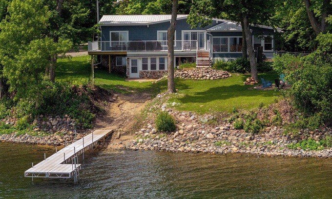 Garrison Casa | Game Room! Sleeps 13- Newly Remodeled- Sports Channels & More- Great Fishing!