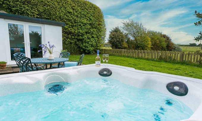 Bryngwran Cabaña | Gamekeeper's - a hot tub that sleeps 4 guests in 2 bedrooms
