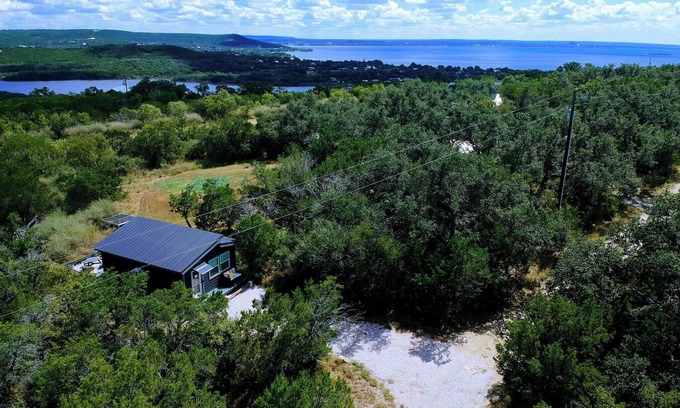 Burnet Cabina | Gamer's Off-Grid & Secluded Getaway, Pets ALLOWED