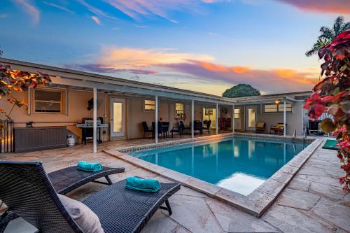 Pembroke Pines Casa | Gameroom Pool Fire Pit Bbq