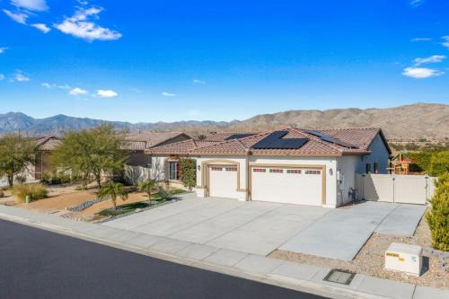 Desert Hot Springs Casa | Gameroom, Pool, Spa, Firepit by MariamsBnb