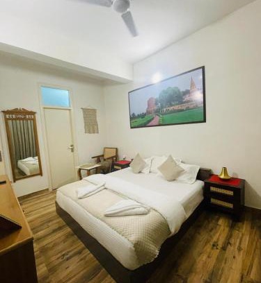 Sigra Apartamento | Ganga Ghat 2 BHK Apartment Near Kashi Vishwanath Temple With Parking And Lift