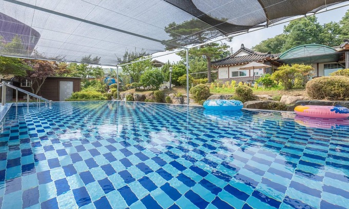 Ganghwa Casa | Ganghwa Gichayeohaeng Pension