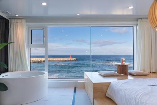Jumunjin-eup Casa | Gangneung the One and the Classic Pension