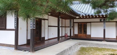 Gangneung Casa | Gangneung Wangsangoal Hanok Pension