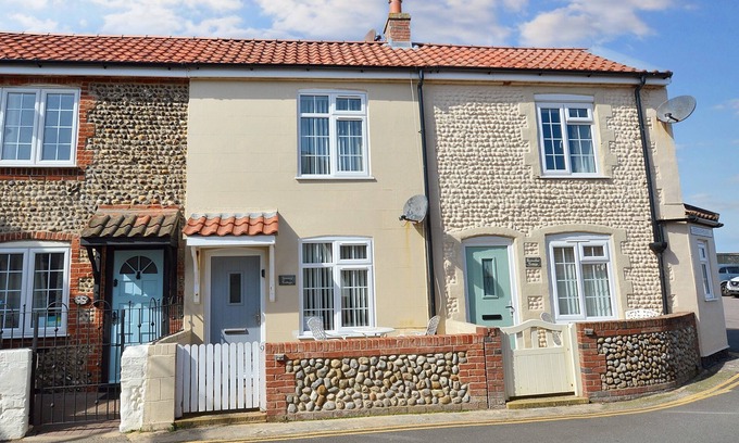 Sheringham Cabaña | Gansey Cottage - a cottage that sleeps 3 guests in 2 bedrooms