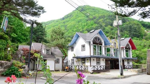 Buk Casa | Gapyeong Valley Hyu Pension