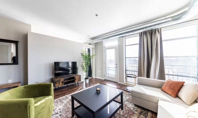DeBaliviere Place Apartamento | Garage Parking Cozy Central West End Condo