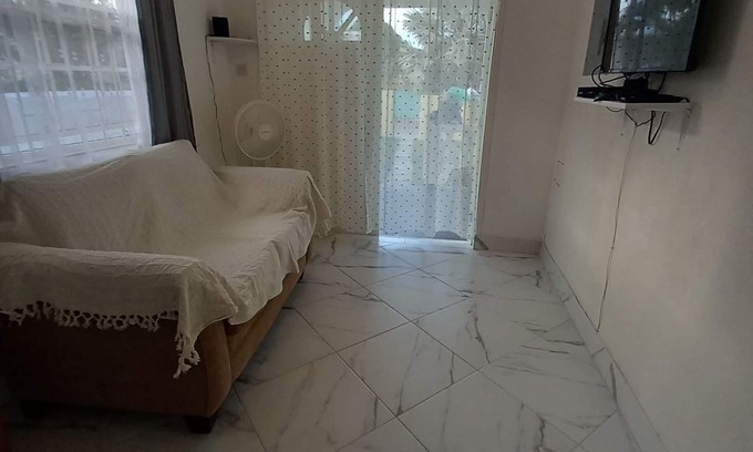 Mount Standfast Apartamento | Garden Apartment modern clean and well kept, comfortable cool burglar bars nets