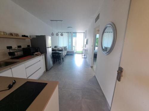 Caesarea Apartamento | Garden apartment in Neot Golf, with sea view