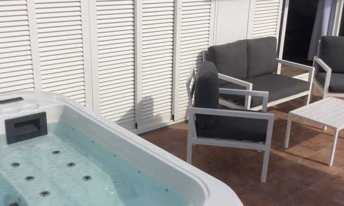 La Asomada Apartamento | Garden apartment with jacuzzi and sea views