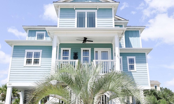 Salters Cove Casa | Garden City Pet friendly beach house! Golf car provided. 3 min ride to the beach