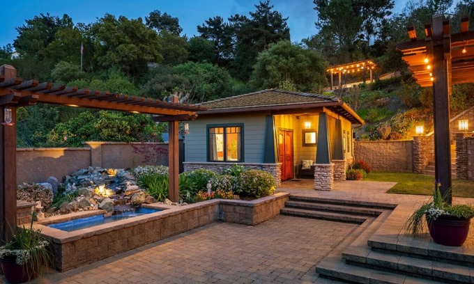 University City Casa | Garden Cottage | 200Mbps | Sofabed | 55”TV | Patio