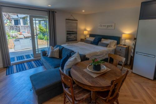 Saanich East Casa | Garden Cottage and Bunkie at Horner Park