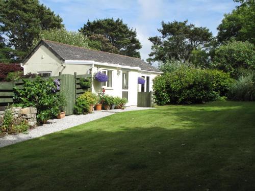 Penzance Casa | Garden Cottage