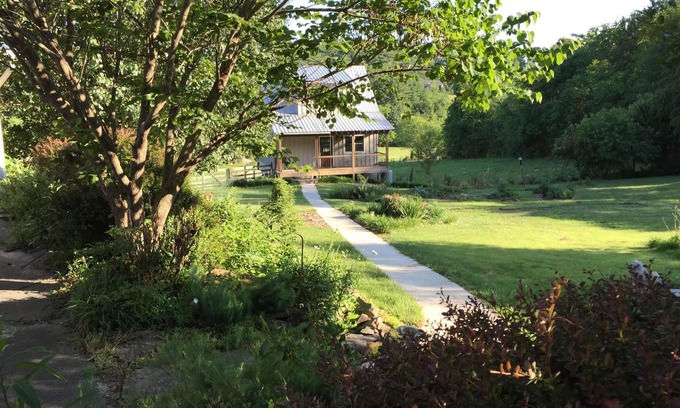 Fairview Cabaña | Garden Cottage cerca de Asheville y Blue Ridge Parkway