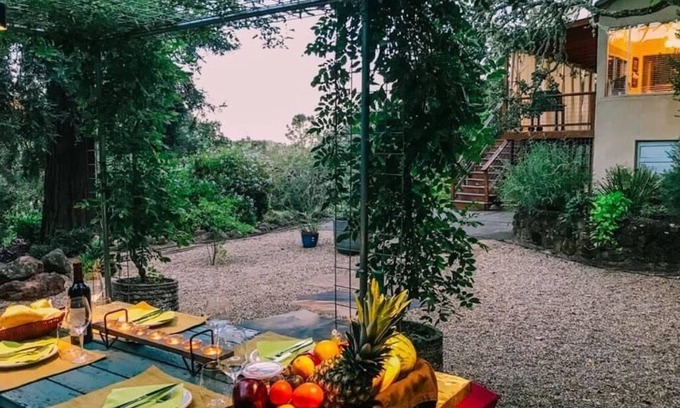 Deer Park Cabaña | GARDEN COTTAGE OVERLOOKING VINEYARDS AND FOREST