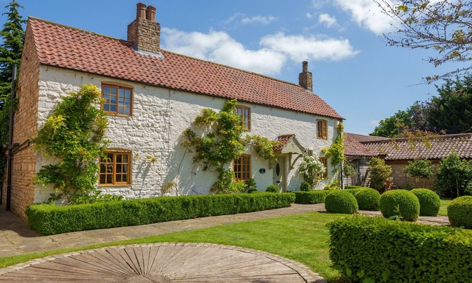 Loversall Cabaña | GARDEN COTTAGE, pet friendly, character holiday cottage in Doncaster