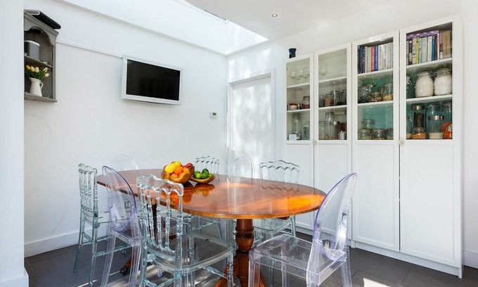 Queen's Park Apartamento | Garden Deluxe. - Three Bedroom Apartment, Sleeps 6