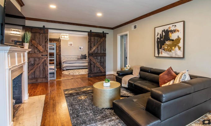 Glen Iris Casa | Garden Haven - Family/WiFi/Fenced Backyard/Pets