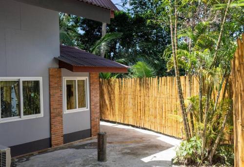 Haad Yao Chalet De Esquí | Garden Home 7