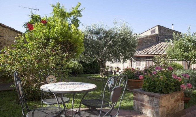 San Gimignano City Centre Apartamento | GARDEN HOUSE